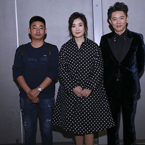 鳳凰傳奇與經紀人李志合影